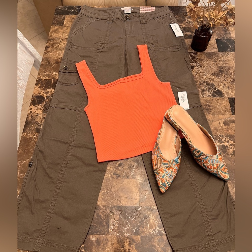 🎉 Host pick 🎉 Cargo pants size 2 petite 🤎